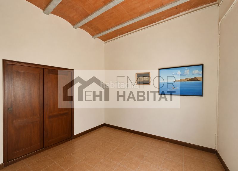 Foto 4842fcb5-b2ef-49a2-99ef-2d93e2727a54. Casa aparellada amb xemeneia aparcament a La Vila Llançà