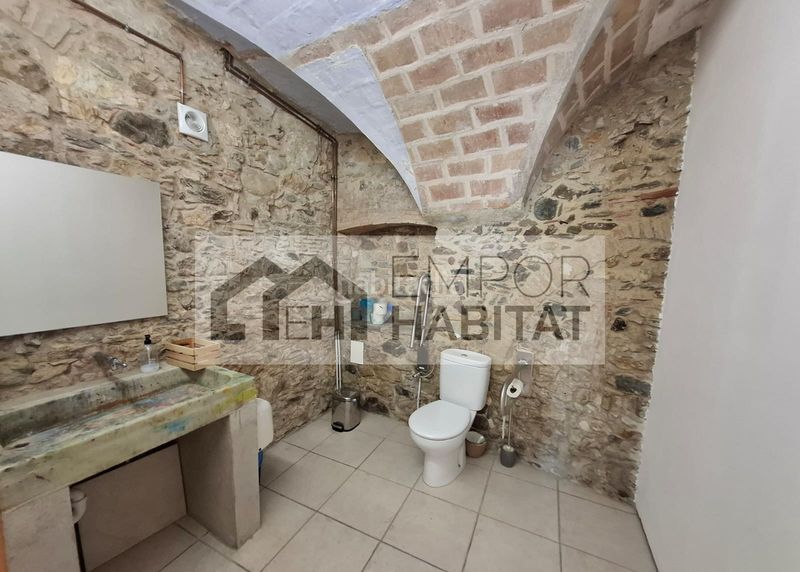 Foto 691db686-e72e-40fe-b351-3604f1aa4e13. Casa aparellada amb xemeneia aparcament a La Vila Llançà