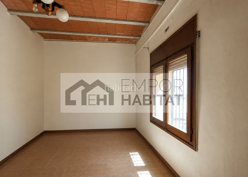 Foto 6b1d56e5-aa95-4d4c-a9e2-7ed8ec1bf839. Casa aparellada amb xemeneia aparcament a La Vila Llançà