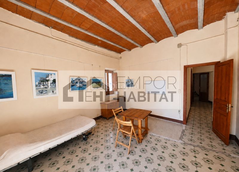 Foto 7383457d-141b-4f89-8964-24d9e9ad0bbe. Casa aparellada amb xemeneia aparcament a La Vila Llançà