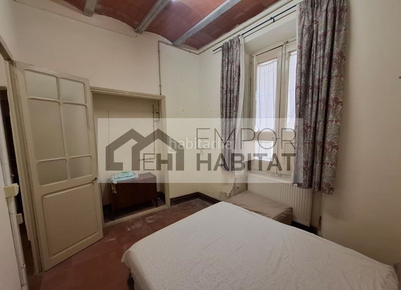 Foto 8b6dedef-6f2b-4cb8-bb51-1a0951861581. Casa aparellada amb xemeneia aparcament a La Vila Llançà