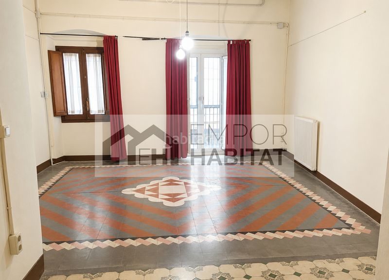 Foto b54c44db-211a-4c73-8c05-6a929c4f6a75. Casa aparellada amb xemeneia aparcament a La Vila Llançà