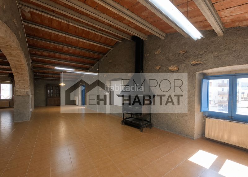 Foto c18ec558-d9cc-4df3-9333-fe94acf4d5e0. Casa aparellada amb xemeneia aparcament a La Vila Llançà