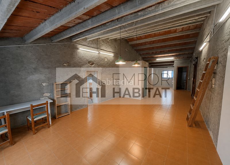Foto f0fb4a9e-ccfc-4be0-b6d2-a6105dd48179. Casa aparellada amb xemeneia aparcament a La Vila Llançà