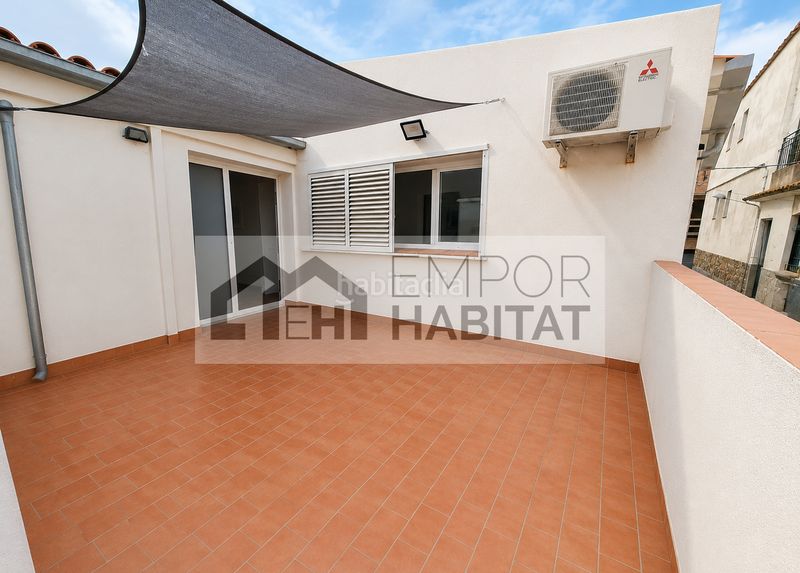 Foto 16a8e5cd-de62-4bde-93c2-ac5de3ea5668. Casa adossada amb xemeneia calefacció a La Vila Llançà