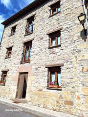 Casa  Barruelo de santullán - cl comuneros. Excelente inversión de casa con tres pisos independientes