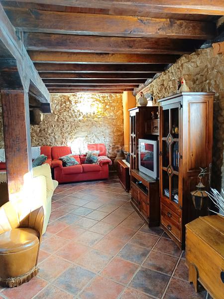 Foto 18815ca9-76c3-4f3c-a006-0bb2bc3bb868. Casa fantástica oportunidad de adquirir una vivienda como inversión funciona como casa rural o para el disfrute propio. situada a diez en Aguilar de Campoo