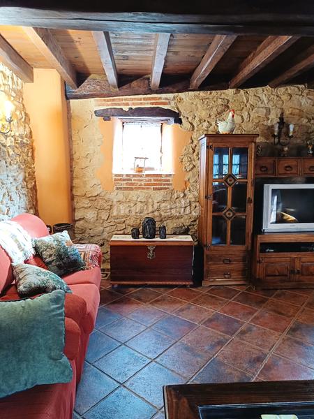 Foto 348df8be-c62e-48a7-9ef3-a0ecdbd3e714. Casa fantástica oportunidad de adquirir una vivienda como inversión funciona como casa rural o para el disfrute propio. situada a diez en Aguilar de Campoo