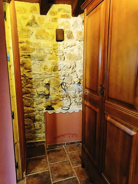 Foto 8e57a1c8-3ade-4bb6-9b17-4c3e420088b0. Casa fantástica oportunidad de adquirir una vivienda como inversión funciona como casa rural o para el disfrute propio. situada a diez en Aguilar de Campoo