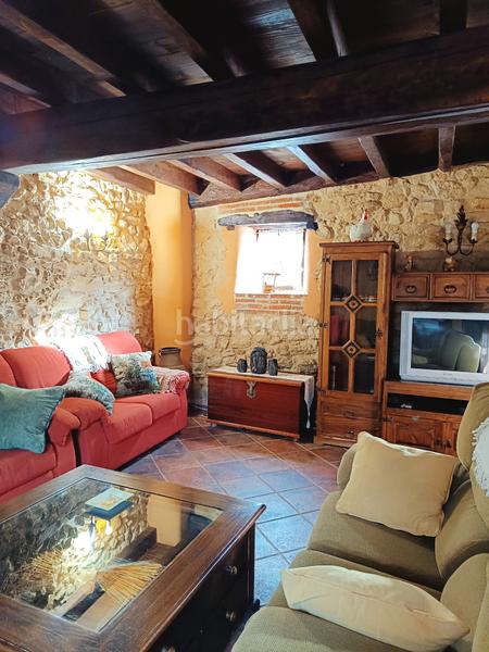 Foto 949412c0-bc28-4aca-8fed-f6a55f0a8c22. Casa fantástica oportunidad de adquirir una vivienda como inversión funciona como casa rural o para el disfrute propio. situada a diez en Aguilar de Campoo