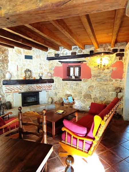 Foto c7b91057-59e3-4ff9-ac20-e56b03c2453e. Casa fantástica oportunidad de adquirir una vivienda como inversión funciona como casa rural o para el disfrute propio. situada a diez en Aguilar de Campoo