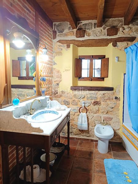 Foto c976e4c9-2429-47f8-a2ec-8fa302c0749c. Casa fantástica oportunidad de adquirir una vivienda como inversión funciona como casa rural o para el disfrute propio. situada a diez en Aguilar de Campoo