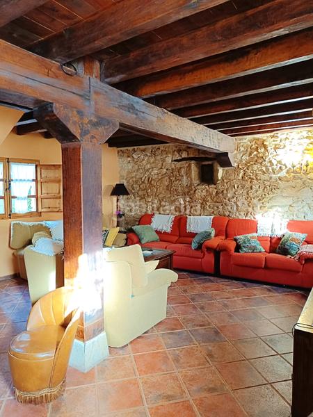 Foto ef337094-70a7-452c-a359-052c59a30129. Casa fantástica oportunidad de adquirir una vivienda como inversión funciona como casa rural o para el disfrute propio. situada a diez en Aguilar de Campoo