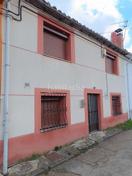 Foto d2fda618-d561-414d-89a7-b4f5d71f46e0. Casa adossada amb calefacció a Barruelo de Santullán