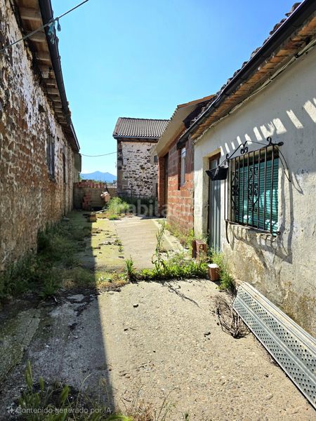 Foto 210cd329-40ba-46fe-9808-9a5bf0074ae0. Casa amb aparcament a Pernía (La)
