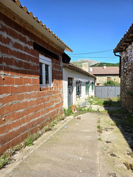 Foto 47f89914-15ff-4bbf-acc7-c73bdae7f68b. Casa amb aparcament a Pernía (La)
