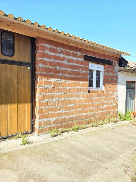 Foto a2fdab87-aea1-4cbd-87eb-e46d61211fe5. Casa amb aparcament a Pernía (La)