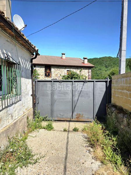 Foto beae678d-6753-43ee-8c27-76aadd22e2ef. Casa amb aparcament a Pernía (La)