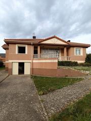 Casa  Villavega de aguilar - cl real             villavega. En la pintoresca localidad de villavega de aguilar, se encuentra