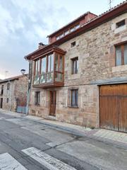 Casa  Salinas de pisuerga - av barrio santa maria. Todo viaje empieza y termina en uno mismo.  esta casa es  especi