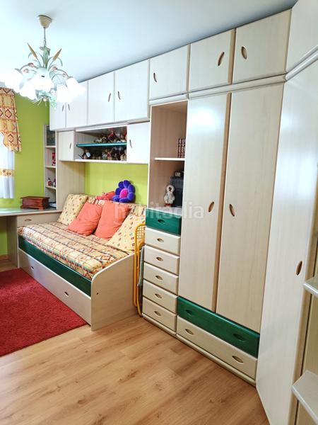 Foto b3dc43b3-c50f-4cd2-8e2d-93075d679436. Piso amplio piso luminosocon ascensor y garaje cerrado en Guardo