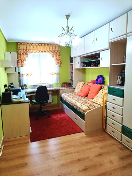 Foto c5956b58-6c75-4aee-94fe-62394c7a95c3. Piso amplio piso luminosocon ascensor y garaje cerrado en Guardo