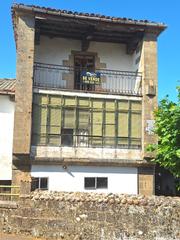 Casa  Mataporquera - calle la iglesia. Magnífica casa torre de piedra con galería.
