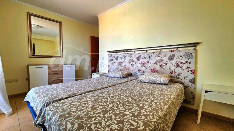 Foto 2c91e83c-a27d-487b-b56d-b16f1bdf086a. Casa a schiera con parcheggio piscina in Playa Fañabé Alto Adeje