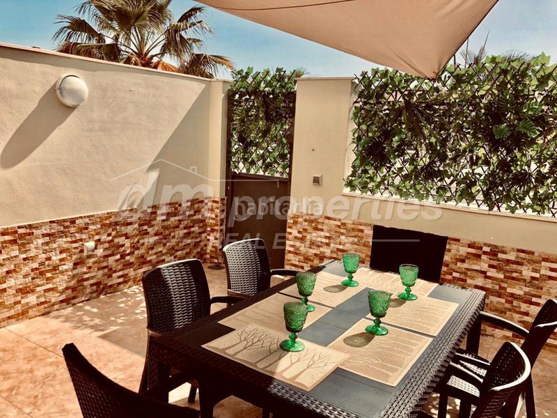 Foto 679633fe-fbb2-4cc4-bbb8-0e94be142d19. Casa a schiera con parcheggio piscina in Playa Fañabé Alto Adeje