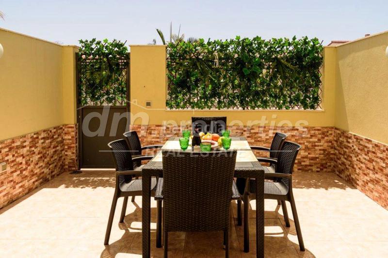 Foto c47010b1-5ceb-4e9a-9d05-b4ad1d525df5. Casa a schiera con parcheggio piscina in Playa Fañabé Alto Adeje