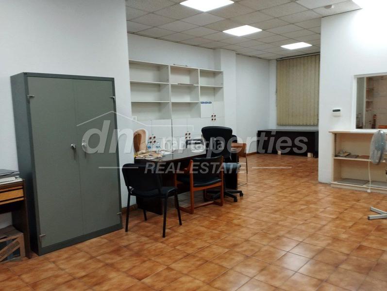 Foto 054a41cd-a7e2-4cab-923e-4afbd0a4877f. Local comercial local com. en venta en Los Cristianos, 9 despachos. en Arona