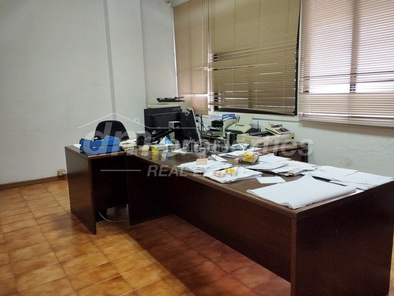 Foto 0691fc39-48ab-461b-8977-9d09162a51b7. Local comercial local com. en venta en Los Cristianos, 9 despachos. en Arona