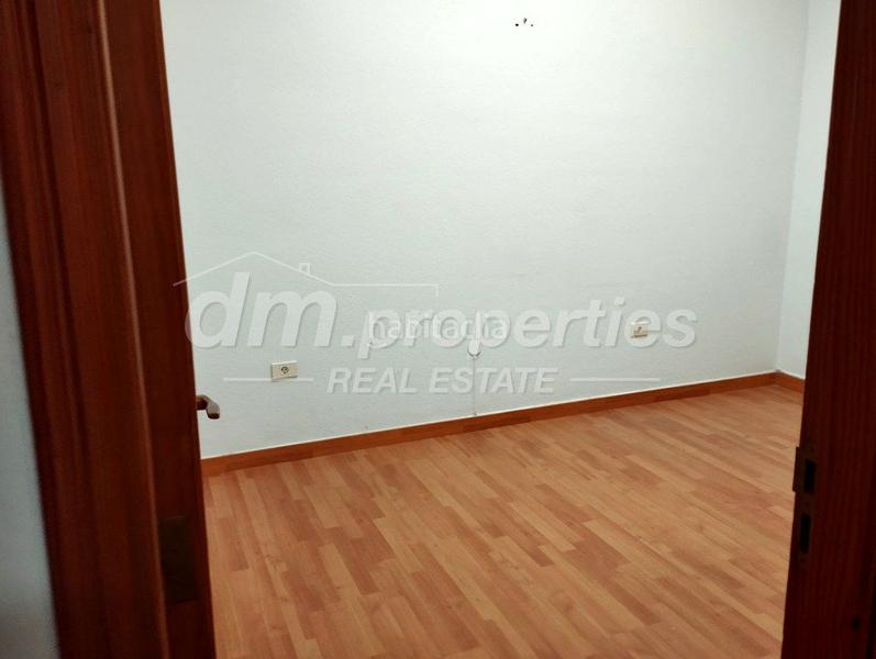 Foto 12ef2649-d339-4070-b59c-46aaaeaefd0b. Local comercial local com. en venta en Los Cristianos, 9 despachos. en Arona
