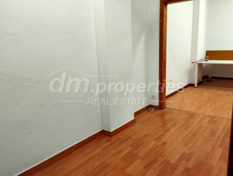 Foto 16bdb448-cc1a-43b5-b7ad-bc77481d57c8. Local comercial local com. en venta en Los Cristianos, 9 despachos. en Arona