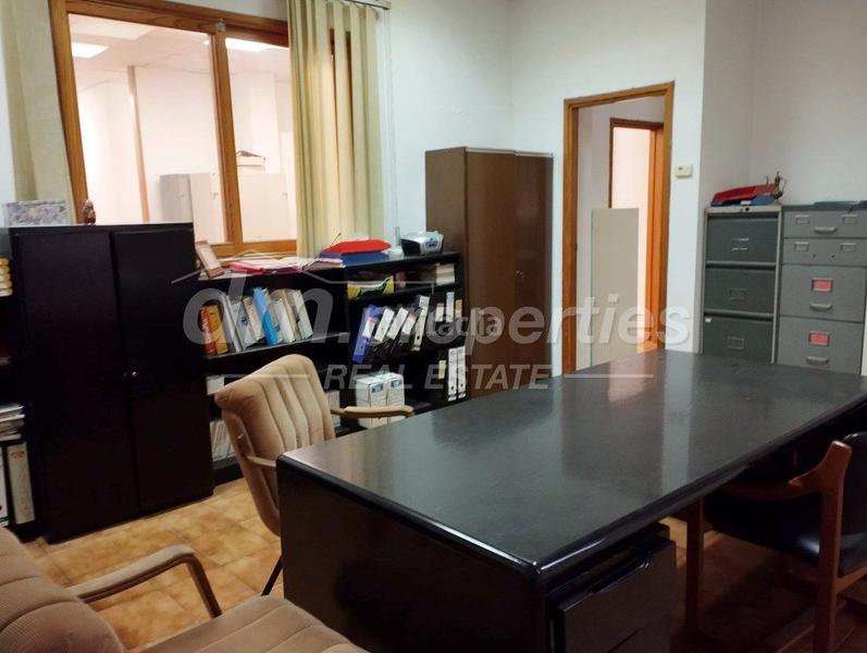 Foto 85c0659d-5db6-4319-b588-6910d54e1fbe. Local comercial local com. en venta en Los Cristianos, 9 despachos. en Arona