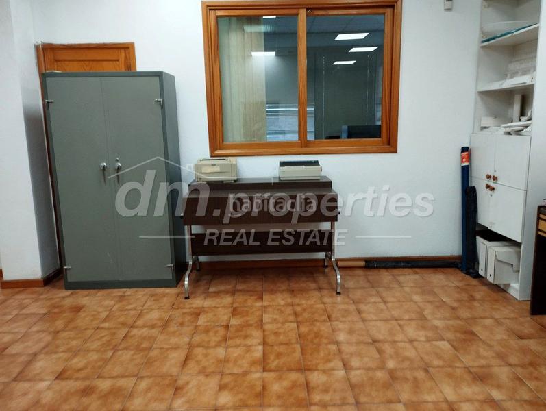 Foto 8c7f7fc4-a7f5-4b8e-a000-93ac4edfcc20. Local comercial local com. en venta en Los Cristianos, 9 despachos. en Arona