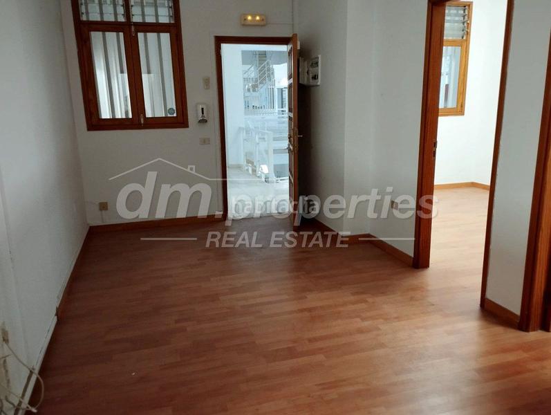 Foto 9fa66230-997b-4075-97e0-4d5be608df09. Local comercial local com. en venta en Los Cristianos, 9 despachos. en Arona