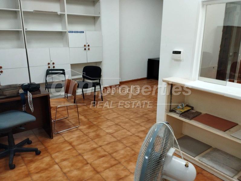 Foto d3ac7144-a4a9-4608-84e6-5785807a115b. Local comercial local com. en venta en Los Cristianos, 9 despachos. en Arona