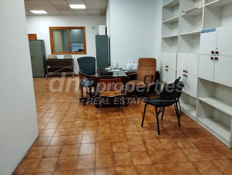 Foto e398fdbd-c94b-43fb-8f87-3da9616d3be7. Local comercial local com. en venta en Los Cristianos, 9 despachos. en Arona