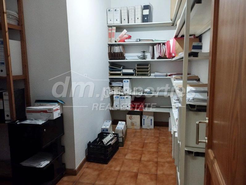 Foto e8c711bd-9c05-47aa-a05b-31ee489a6172. Local comercial local com. en venta en Los Cristianos, 9 despachos. en Arona