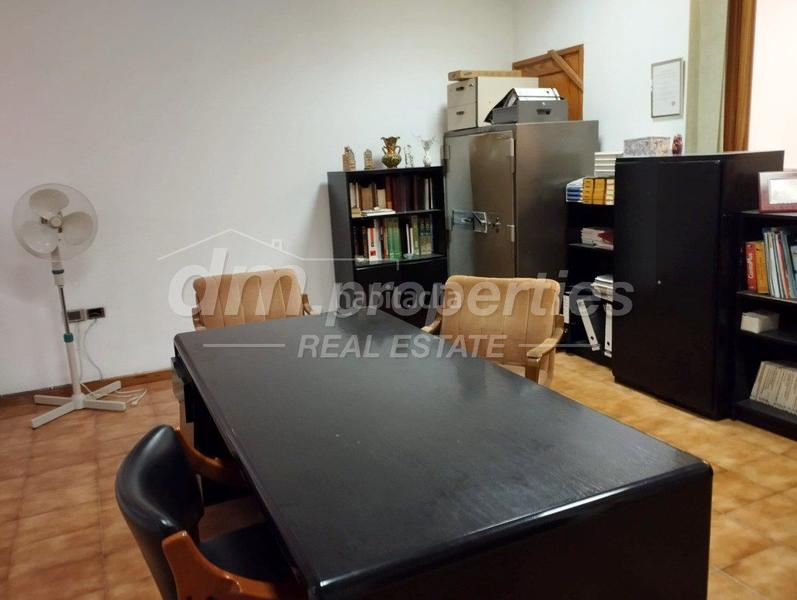 Foto f7f5eb8e-1a06-4ee2-9859-0efc3a009d29. Local comercial local com. en venta en Los Cristianos, 9 despachos. en Arona