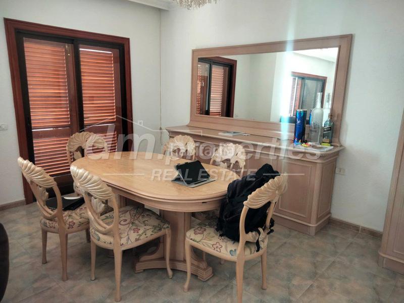 Foto cee931a7-888f-4bc9-8814-f16cda5e2a34. Apartamento  en venta en Los Cristianos, 3 dormitorios. en Arona