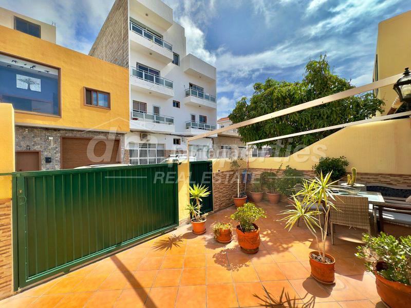 Foto 8e9534e3-3637-4cde-a827-7d7a45e57e3c. Semi detached house with parking in Costa del Silencio Arona