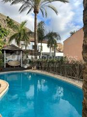 Chalet en Los Cristianos. Villa indep. en venta en los cristianos  carretera vieja, 5 dorm
