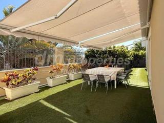 Maison jumelée à Playa Fañabé Alto. Adosado en venta en el madroñal, 5 dormitorios.