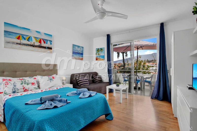 Foto 178585fd-dc34-4bbc-ae90-9e98c9df9c3d. Estudio  en venta en costa . en San Eugenio Alto Adeje