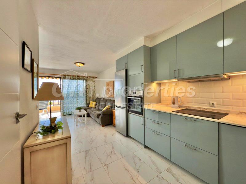 Foto c06a624b-b772-4e29-9734-07c2ec8c2566. Apartamento  en venta en Los Cristianos, 1 dormitorio. en Arona