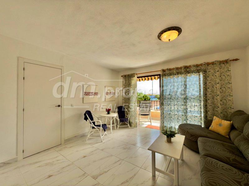 Foto cee8cc2c-d40c-46fa-beec-8cc6957f2def. Apartamento  en venta en Los Cristianos, 1 dormitorio. en Arona