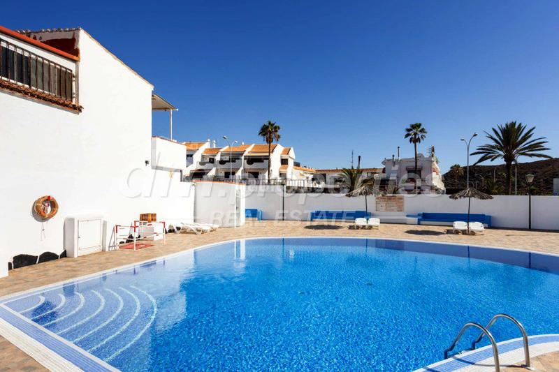 Foto 0d92f07a-213f-4c86-8e74-e3cc01e2d9fc. Dúplex duplex en venta en Costa del Silencio, 4 dormitorios. en Arona