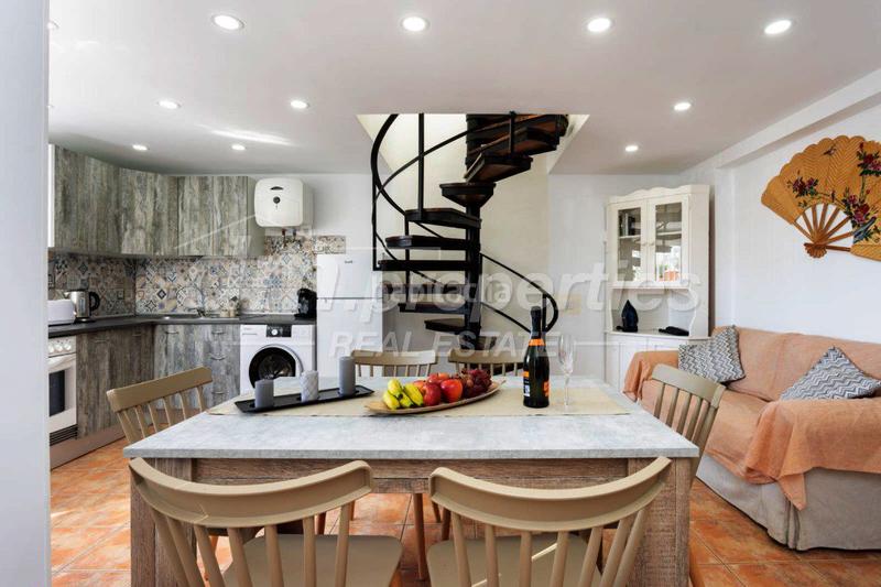 Foto 89301f80-9c18-47ae-908d-e5862bbcbad8. Dúplex duplex en venta en Costa del Silencio, 4 dormitorios. en Arona